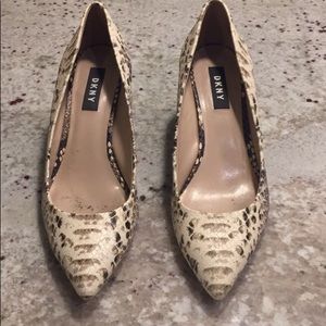 DKNY Pumps